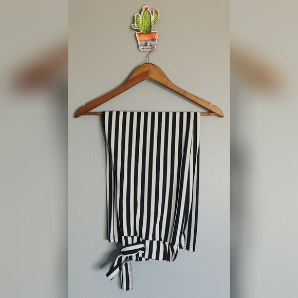 Pants - Striped capris. B3001